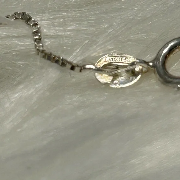 Elegant Silver and Purple Pendant Necklace - Picture 7 of 9